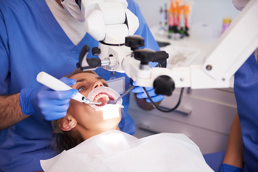 young-woman-at-the-dentist-LZGFZN9.jpg